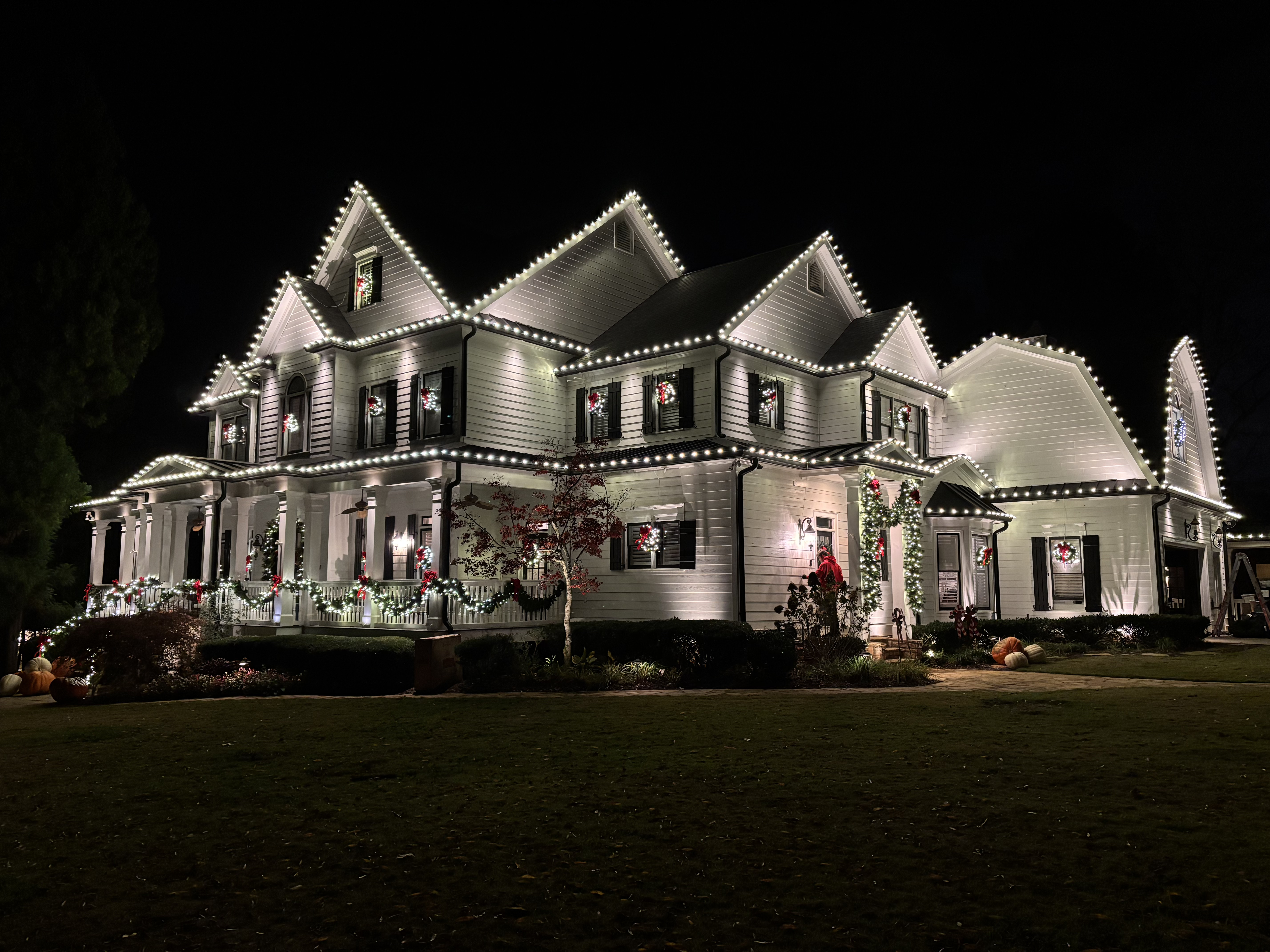 Holiday lighting displays Milton GA