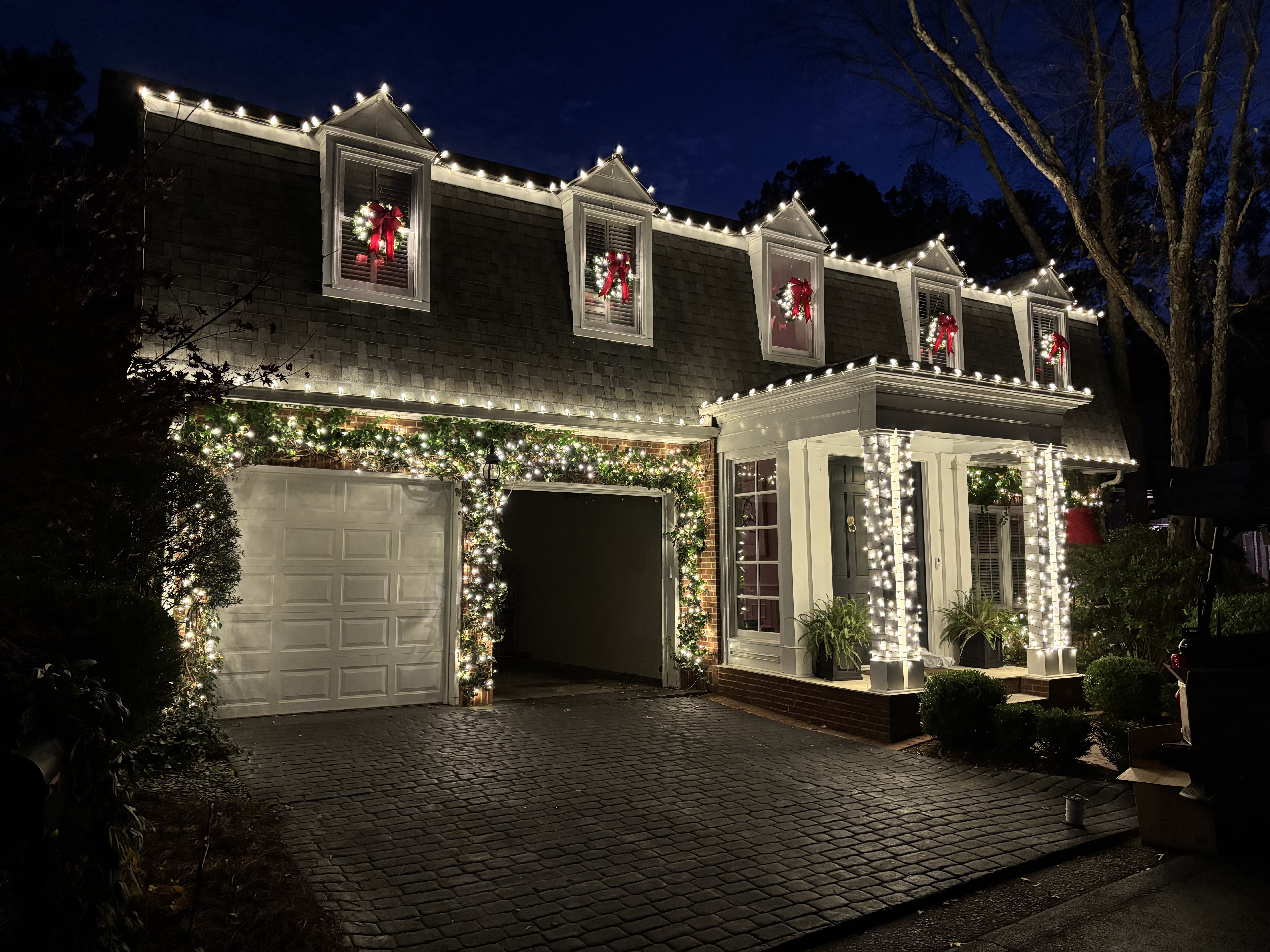 Holiday lighting displays Vinings GA