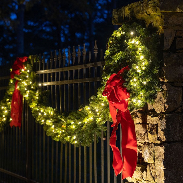 Professional pre-lit wreaths and garlands Atlanta